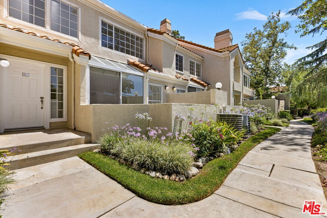 Foto principal - 4240 Lost Hills Rd