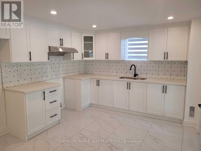 Building Photo - 19 Freshspring Dr