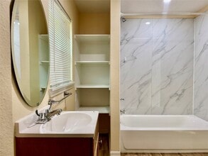 Building Photo - 711 Hahlo St