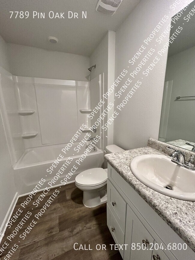 Foto del edificio - 7789 Pin Oak Dr N