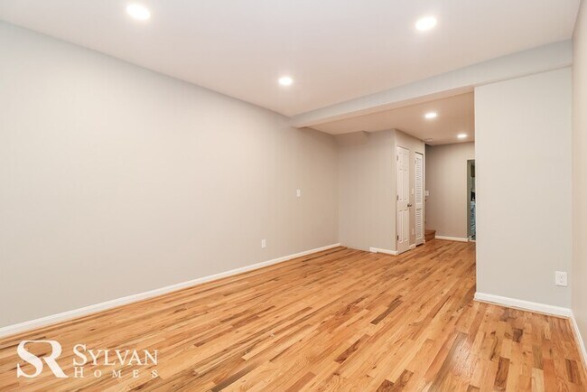 Building Photo - Spacious 3BR 1.5BA Townhome offers every c...