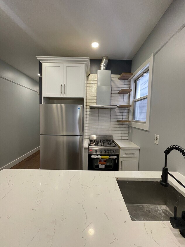 112 Duncan Ave 2R - 115 Duncan Ave