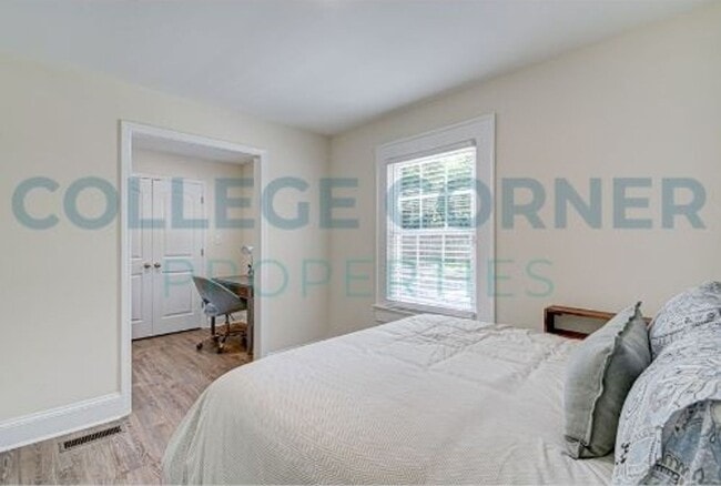 Building Photo - 127 Idlewilde Dr