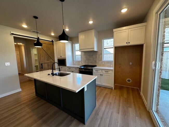 Building Photo - Stunning 3 bedroom Wolfforth - Pre lease f...
