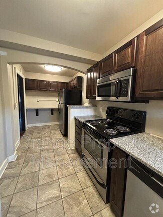 Building Photo - 812 N 33rd St