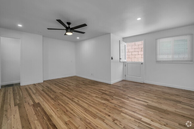 Building Photo - 905 Manhattan Beach Blvd