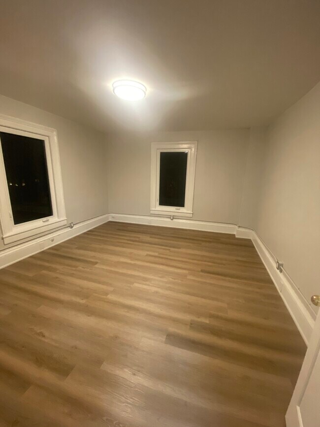 Building Photo - Affordable 3 Bedroom