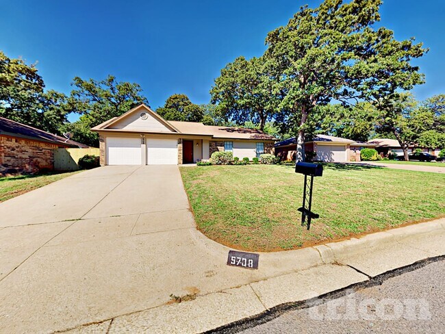 Foto del edificio - 5708 Woodsetter Ct