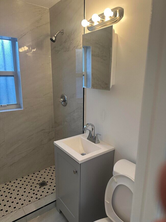 Foto del edificio - 2140 NW 120th St