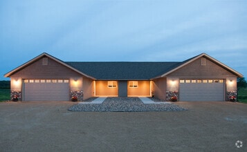 Building Photo - 740 Benny Cir