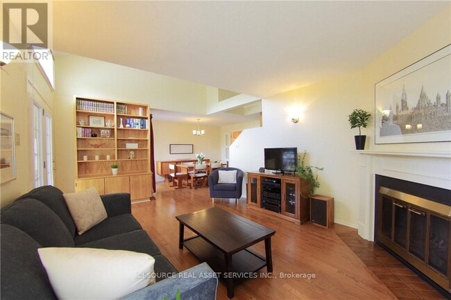 Building Photo - 732 Mooney's Bay Pl