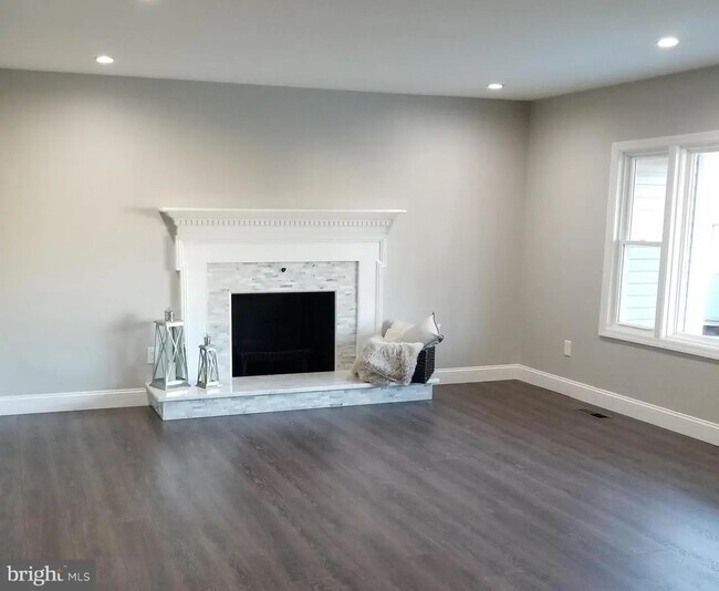 Building Photo - 3007 Teak Ln