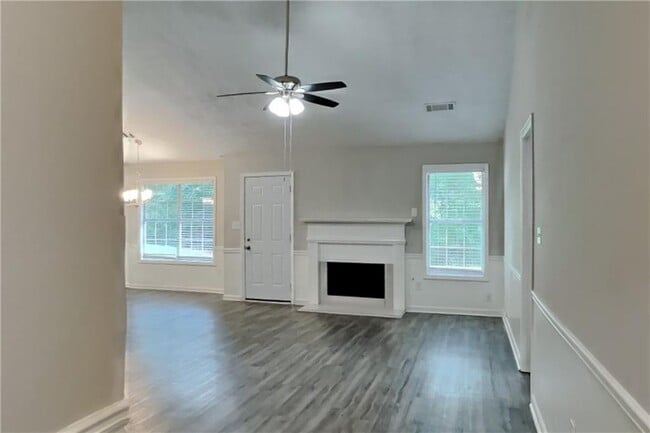 Building Photo - 1045 Mercury Dr SE