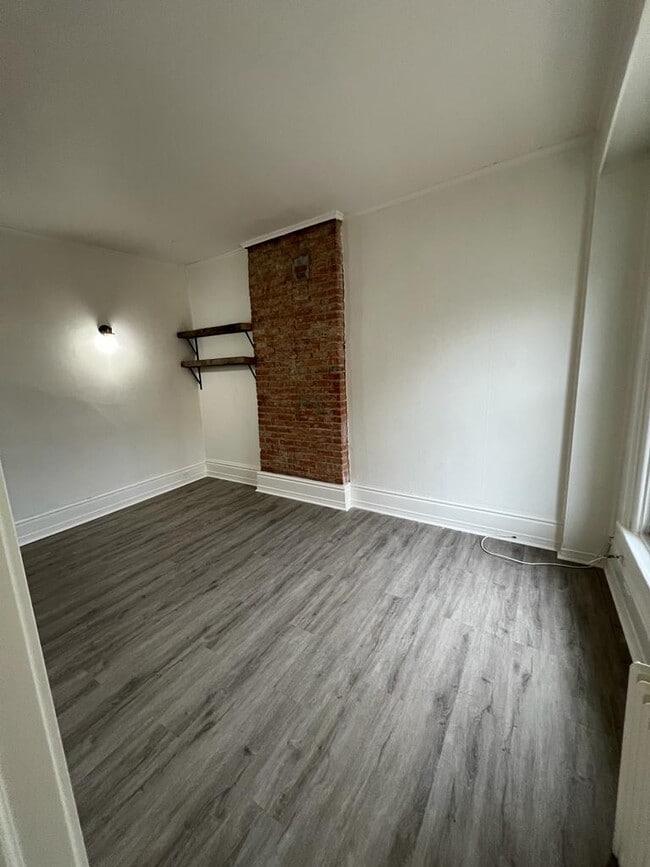 Building Photo - 86 Church St