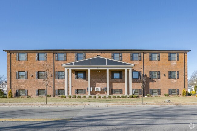 Foto del edificio - 747 Pontiac Ave