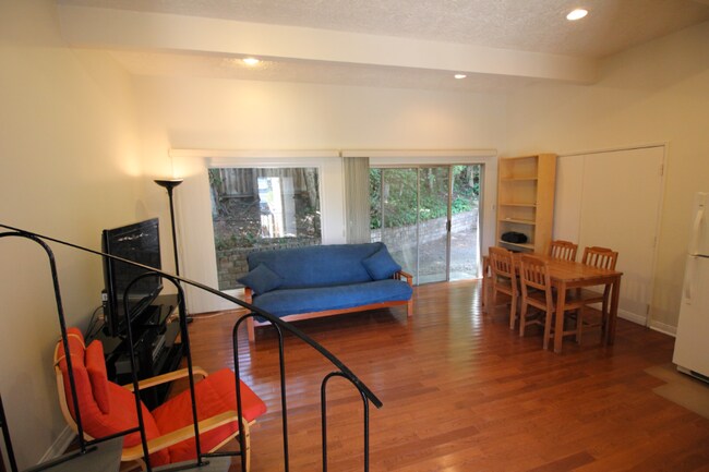 Building Photo - 1229 Comstock Ave