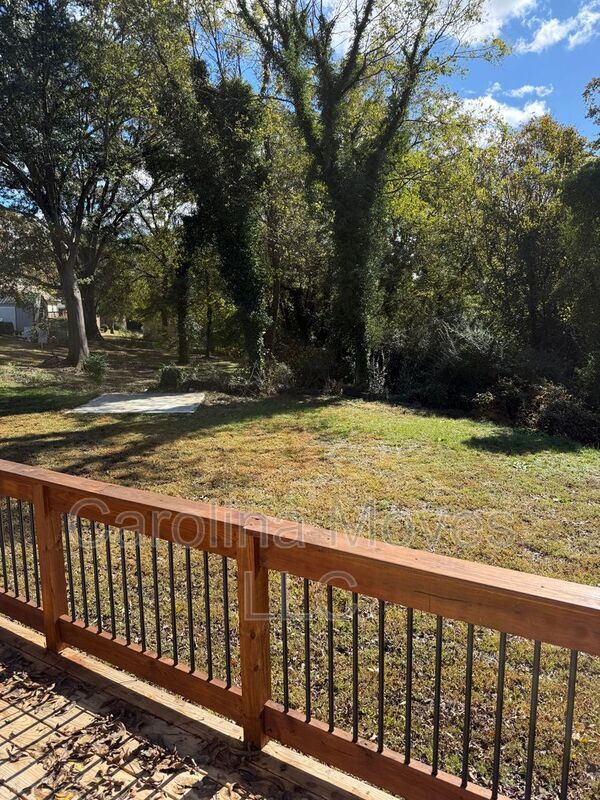 Building Photo - 135 Regent St