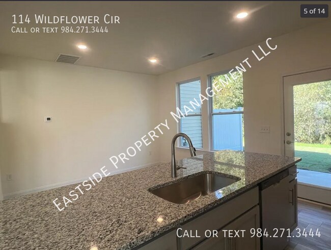 Foto del edificio - 114 Wildflower Cir