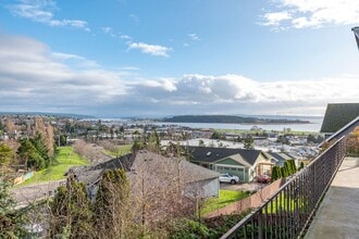 Building Photo - 1090 SW Fleet St