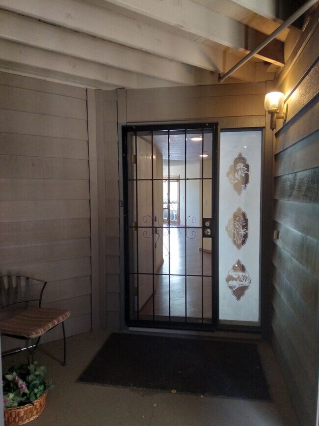 Foto del edificio - 3 bed / 2 bath Condo Available