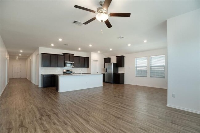 Building Photo - 1007 Wolseley Cv