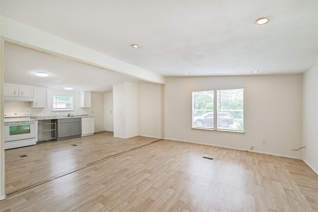 Building Photo - 1749 Max Rd