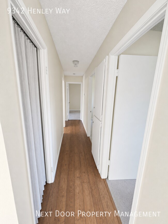 Foto del edificio - 9342 Henley Way