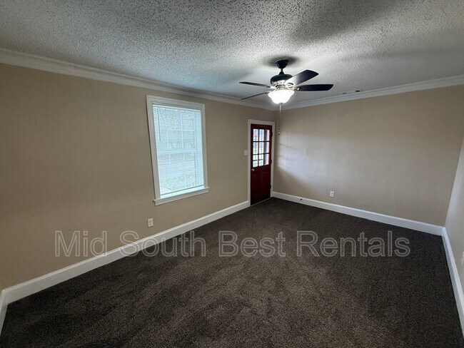 Building Photo - 989 Semmes St