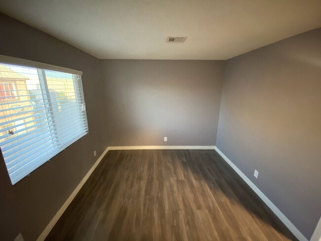 Building Photo - Ready for Move-In!