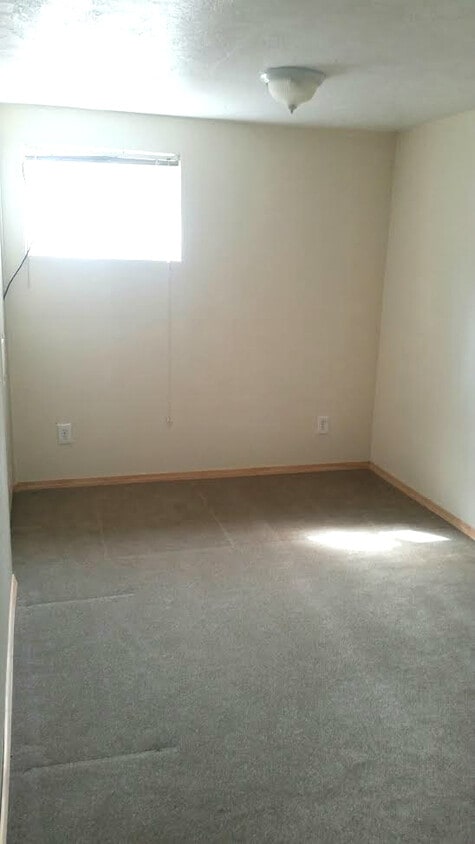Primary Photo - Spacious 3 Bed Duplex