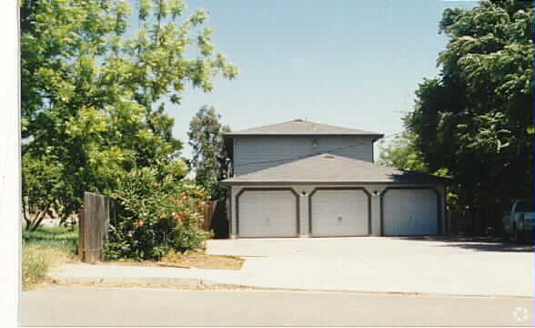 Primary Photo - 114 Baker St
