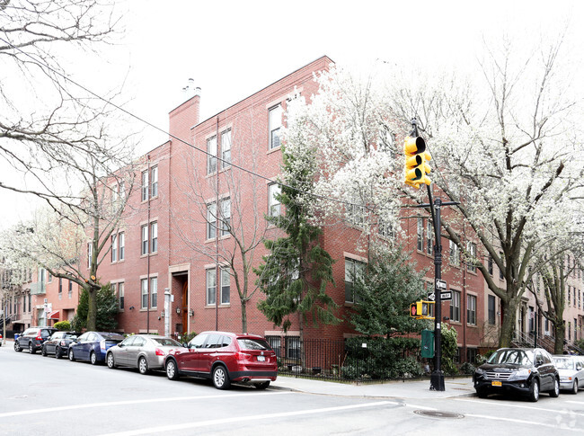 Primary Photo - 361 Clinton St