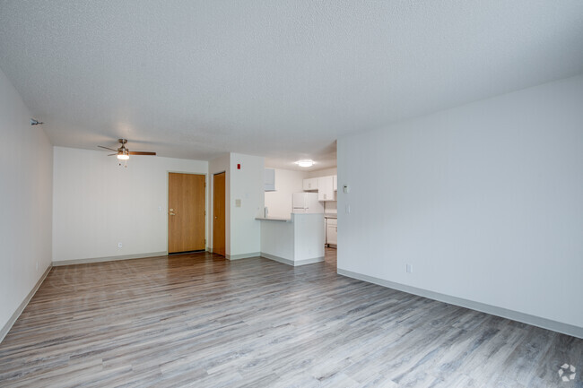 2BR, 1BA - 905SF - Riverside Apartments