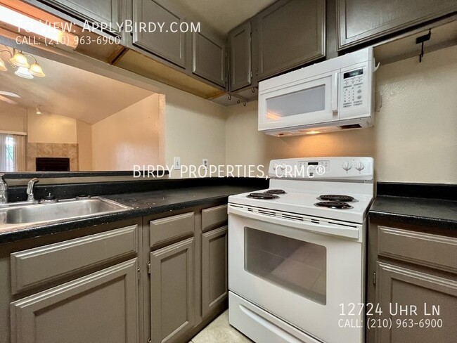Building Photo - "Charming 2 Bed/2 Bath Duplex with Firepla...