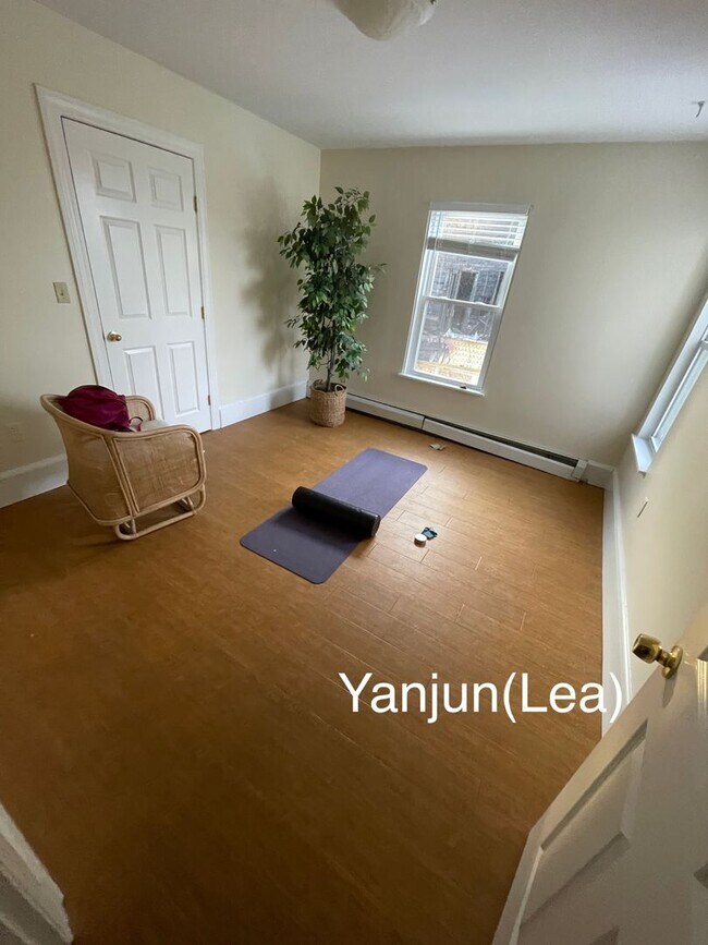 Building Photo - SEPT sweet 1bed split/2bed with an office....