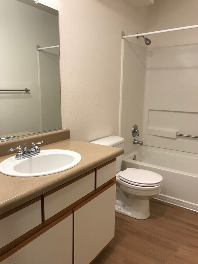 Building Photo - Glacier View