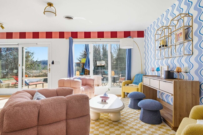 Building Photo - 12 Apple Tree Way