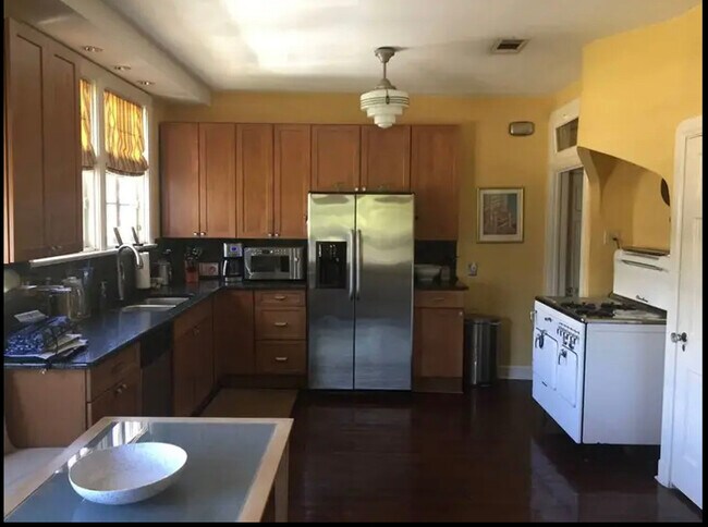 Foto del edificio - 2533 Jefferson Ave