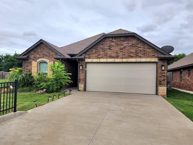 Building Photo - 2400 Frisco Way
