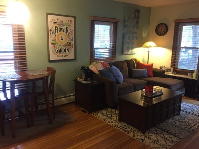 Building Photo - 1310 W 28th St