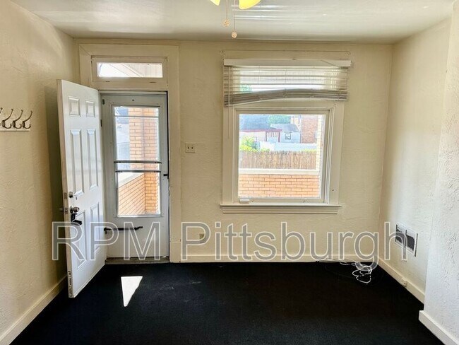 Building Photo - 1004 11th St