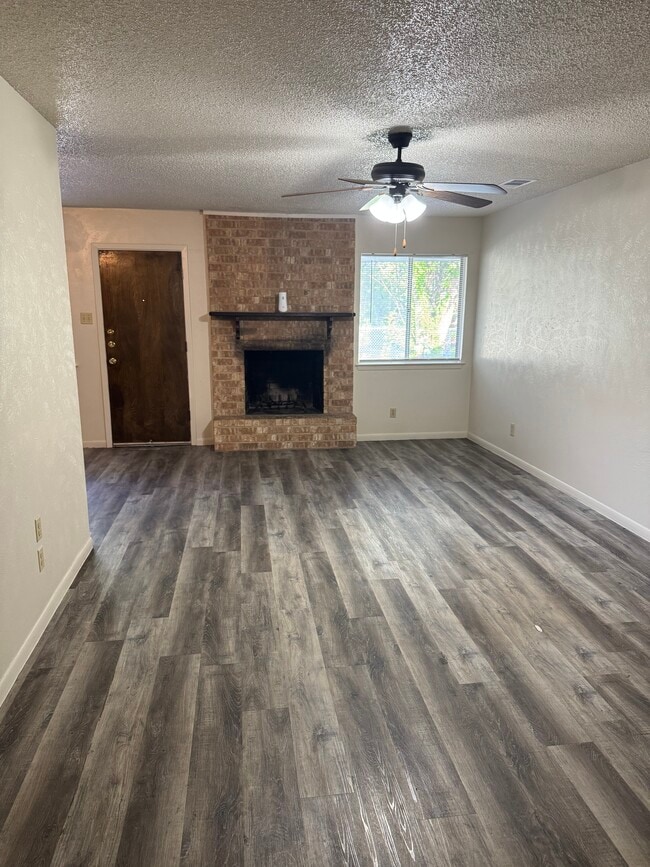 Living room - 1202 Wales Dr