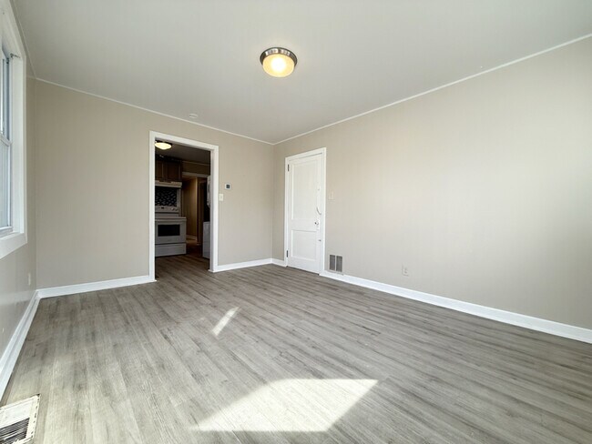 Foto del edificio - 16 Jenkins Ave