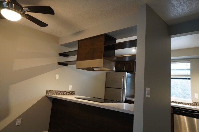 Foto del edificio - 250 Evergreen Rd