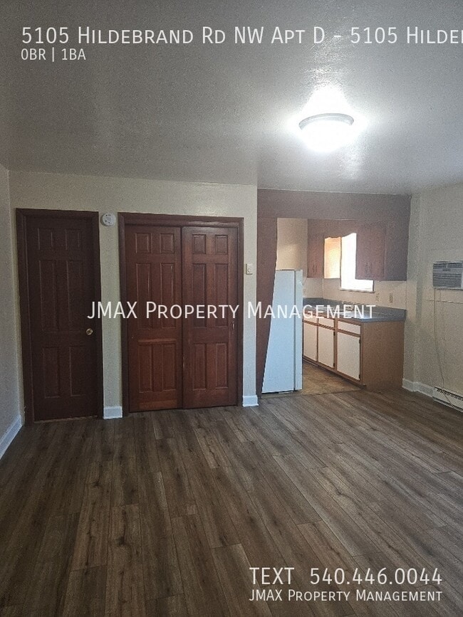 Foto del edificio - 5105 Hildebrand Rd NW