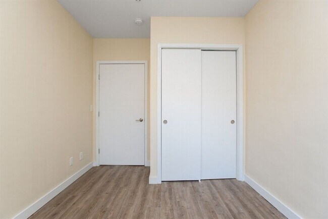 Building Photo - 677 Bergen Ave