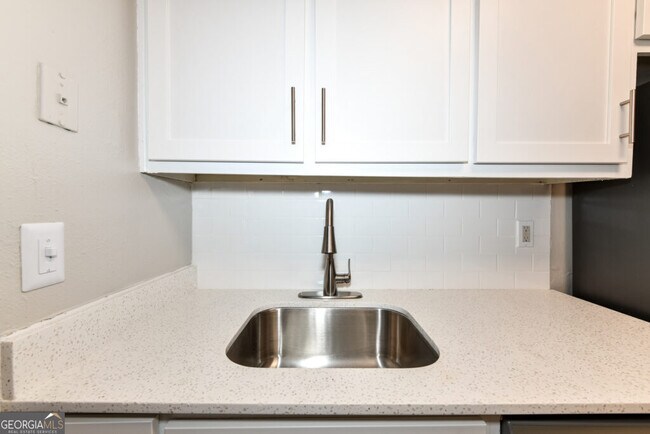 Building Photo - 1000 Belmont Park Dr SE