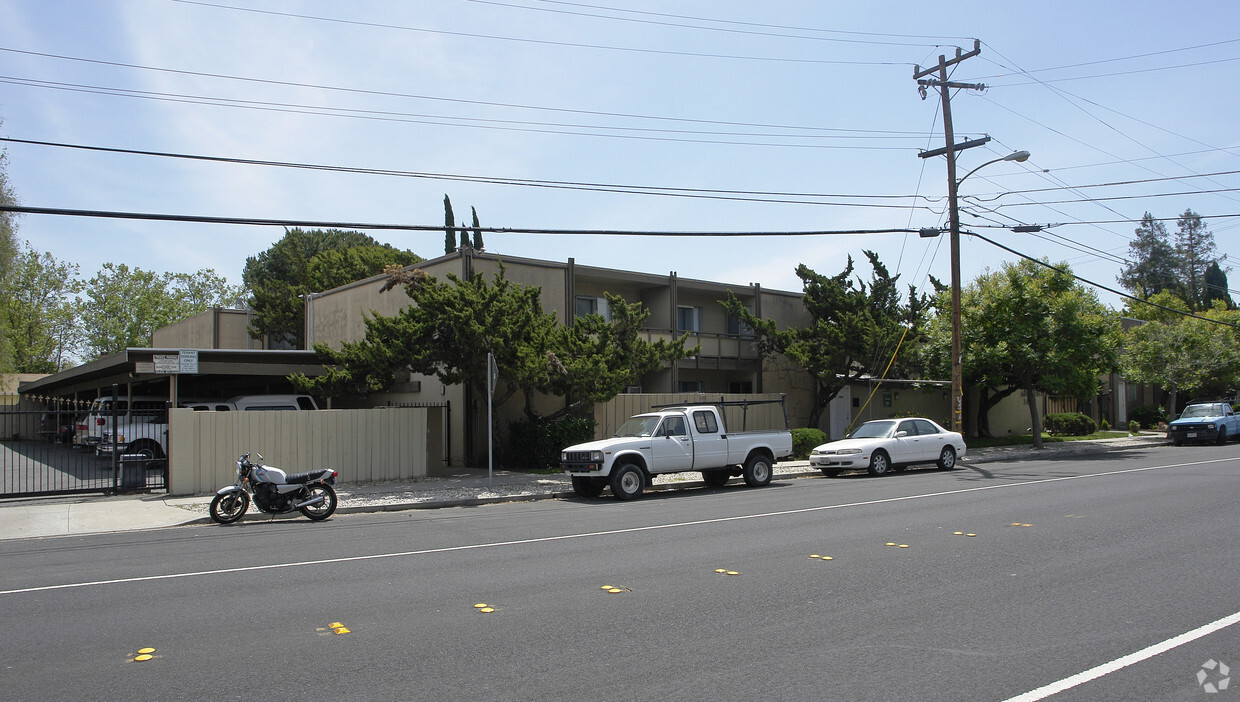 Primary Photo - Sun Terrace Apartments