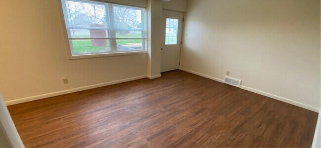 Building Photo - 710 Rhoadesdale Ct