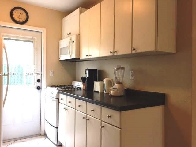 Building Photo - 7315 Byron Ave